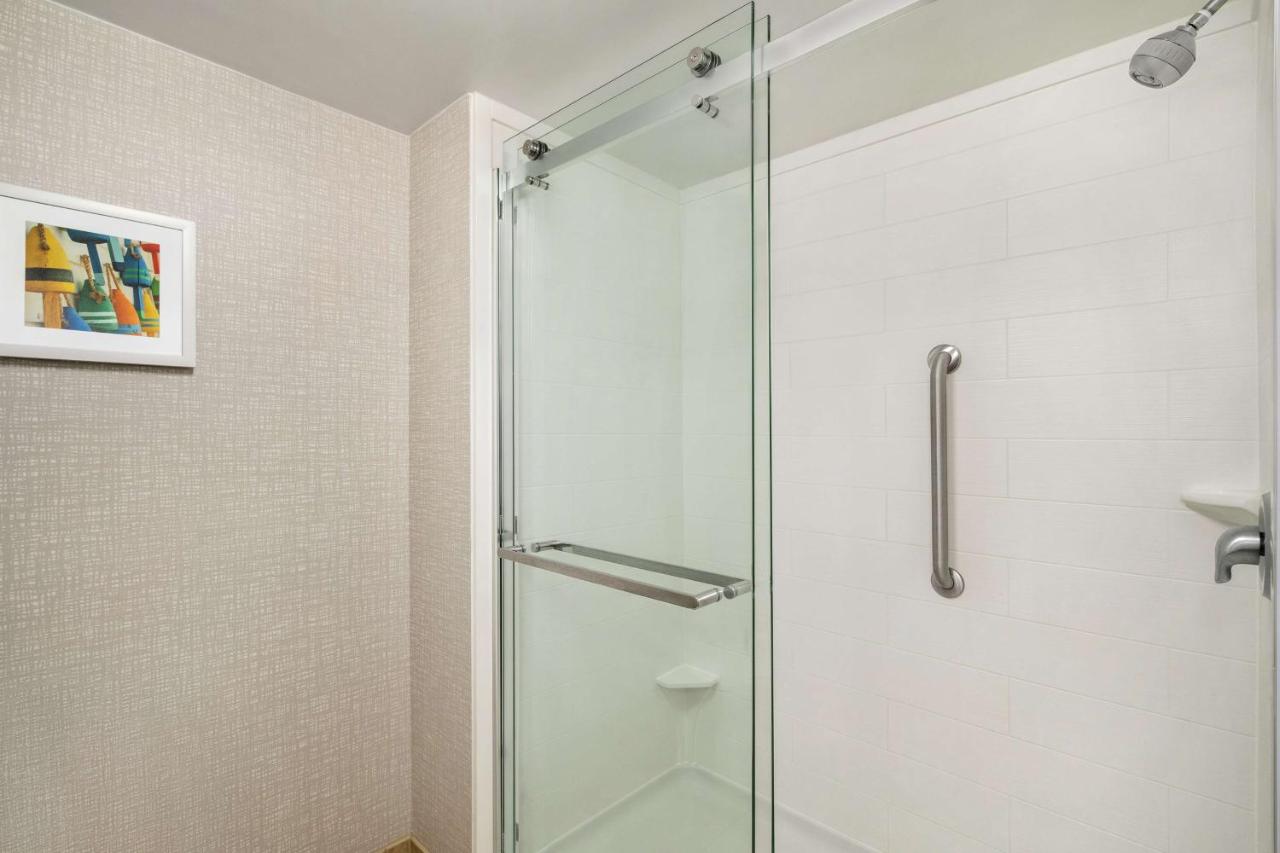 | Hampton Inn & Suites Exeter