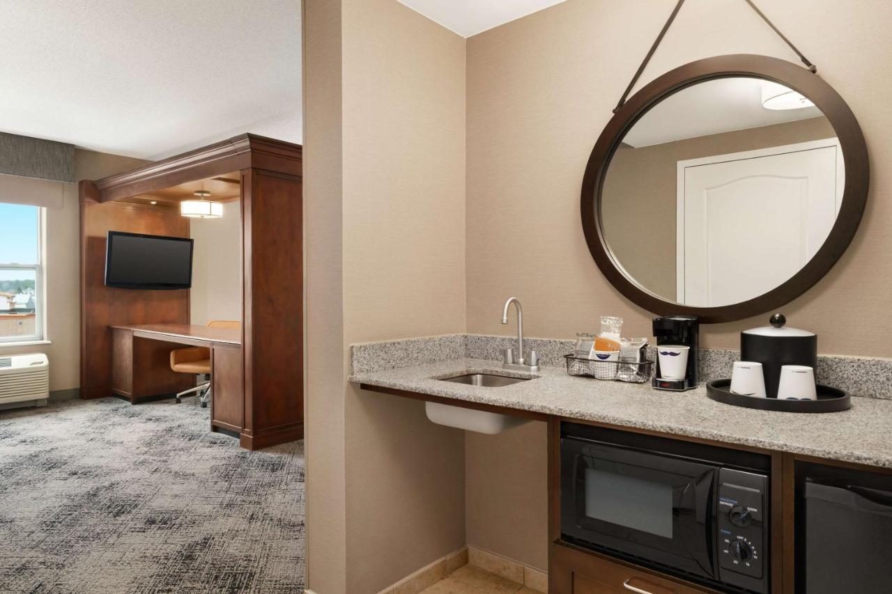 | Hampton Inn & Suites Exeter