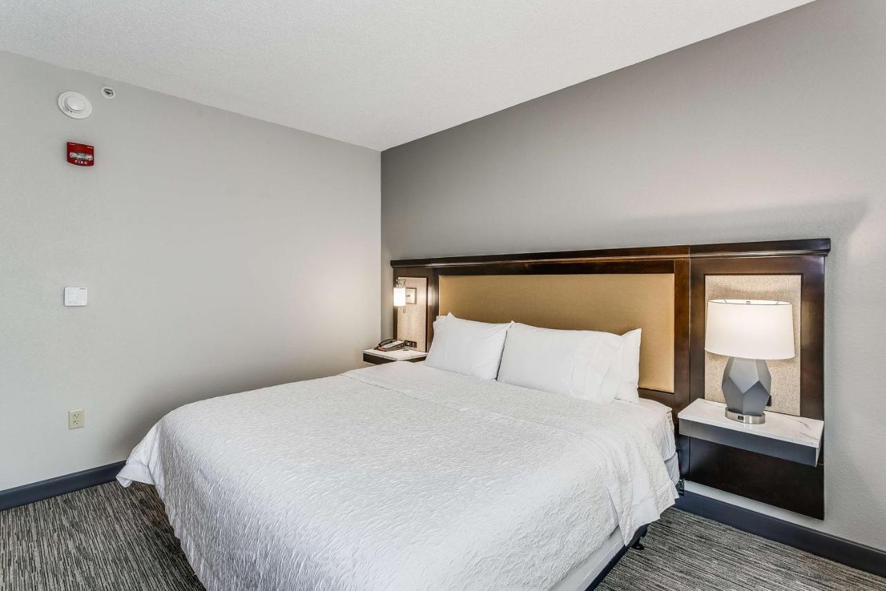King Room with Bath Tub- Hearing Accessible/ Non-Smoking at Hampton Inn & Suites Mobile- Downtown Historic District