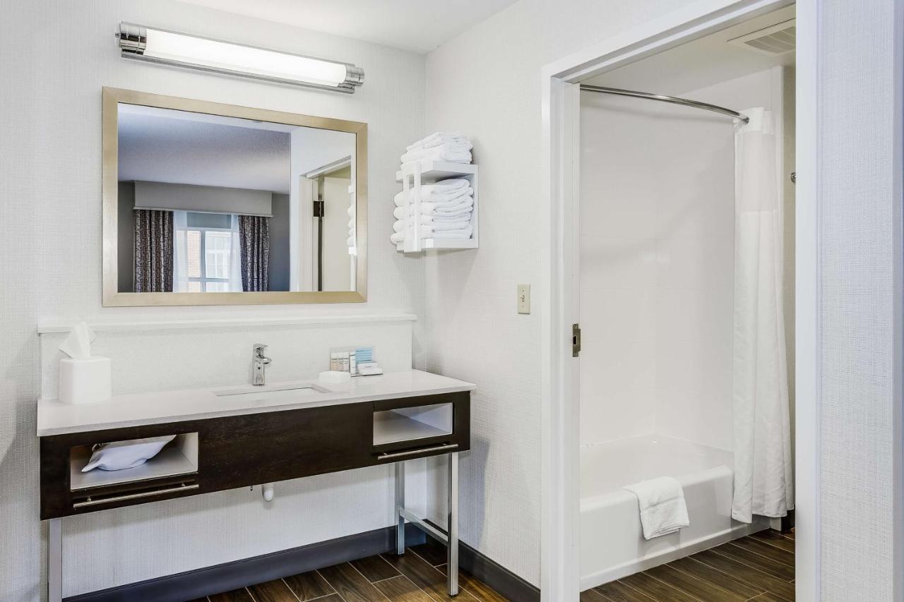 Queen Studio with Balcony - Non-Smoking at Hampton Inn & Suites Mobile- Downtown Historic District