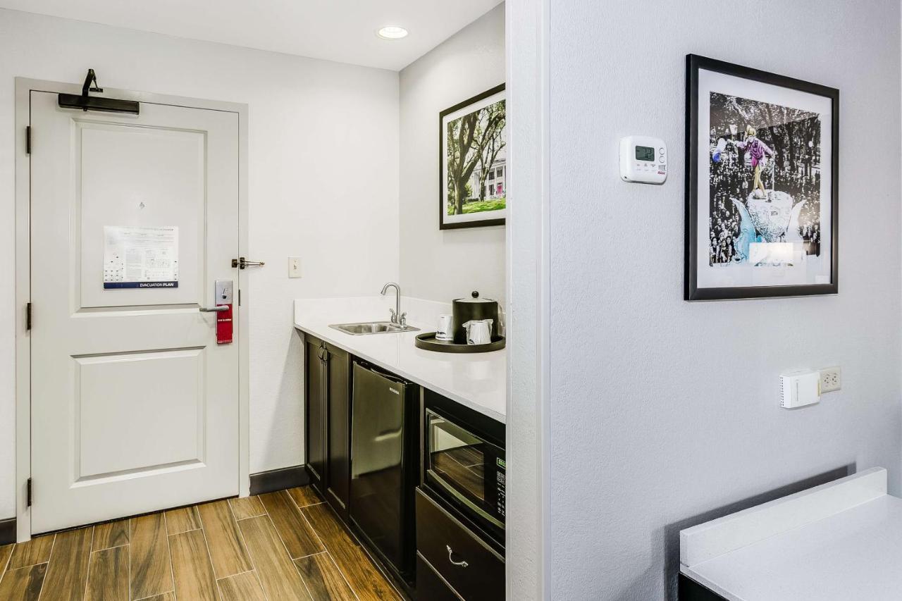Queen Studio with Balcony - Non-Smoking at Hampton Inn & Suites Mobile- Downtown Historic District