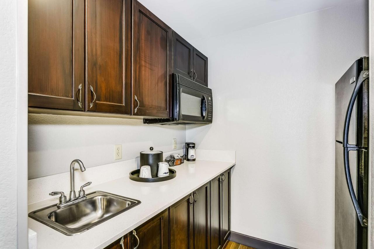One-Bedroom Queen Suite with Two Queen Beds - Non-Smoking at Hampton Inn & Suites Mobile- Downtown Historic District