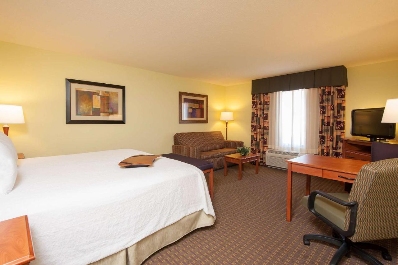 King Room with Sofa Bed - Non-Smoking at Hampton Inn Macomb