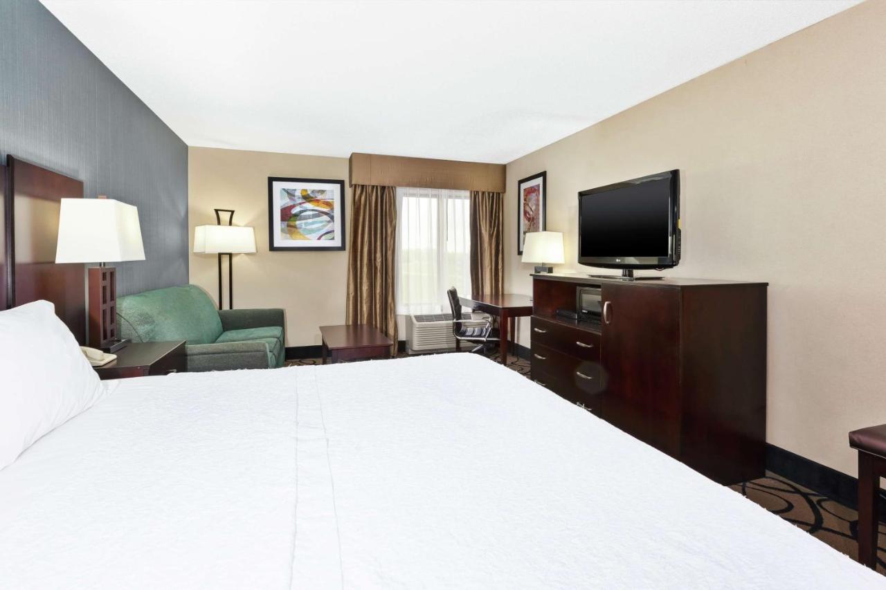 King Room with Sofa Bed - Non-Smoking at Hampton Inn Monroe