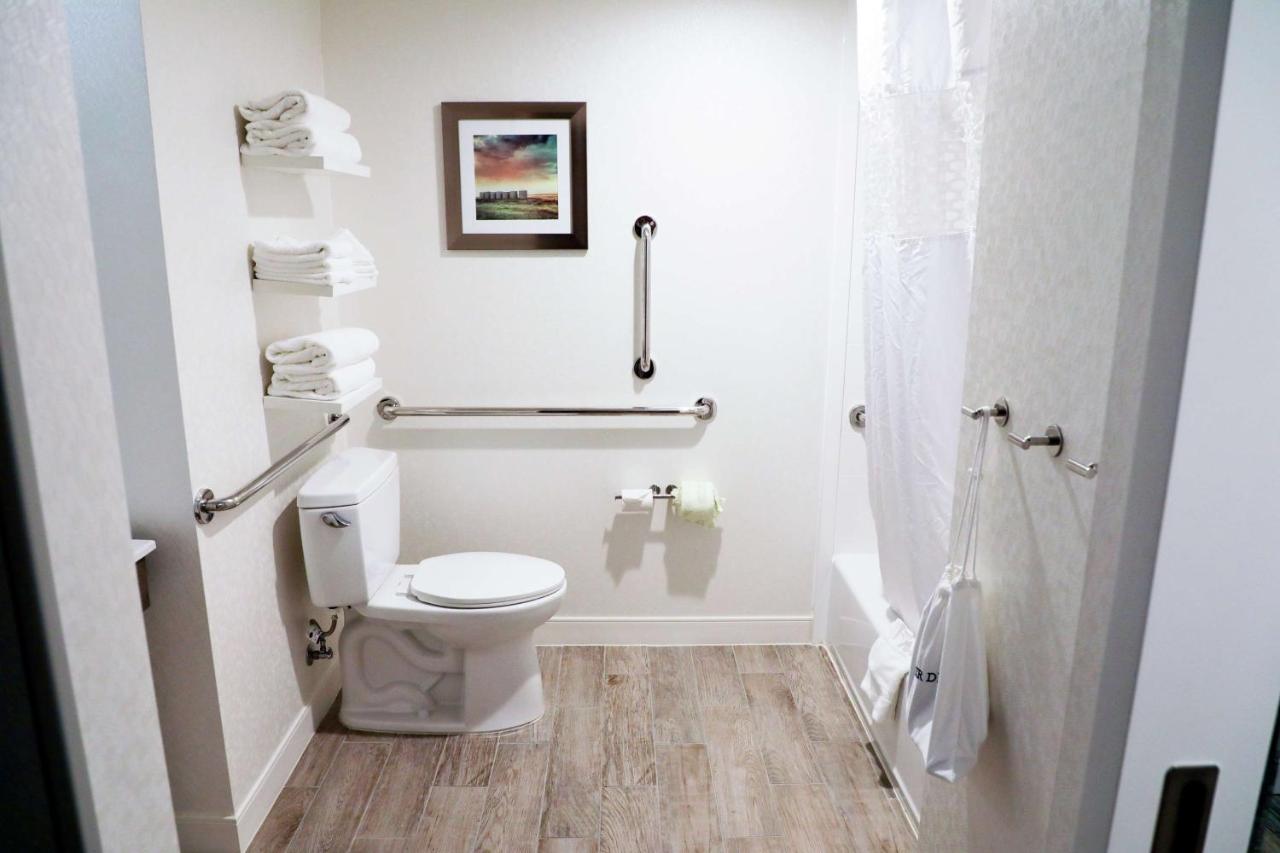 King Room with Bath Tub - Mobility/Hearing Accessible - Non-Smoking at Hampton Inn Muskogee