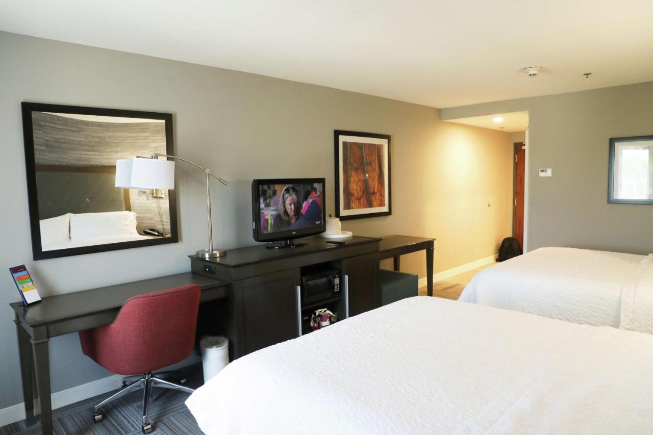 Queen Room - Non-Smoking at Hampton Inn Muskogee