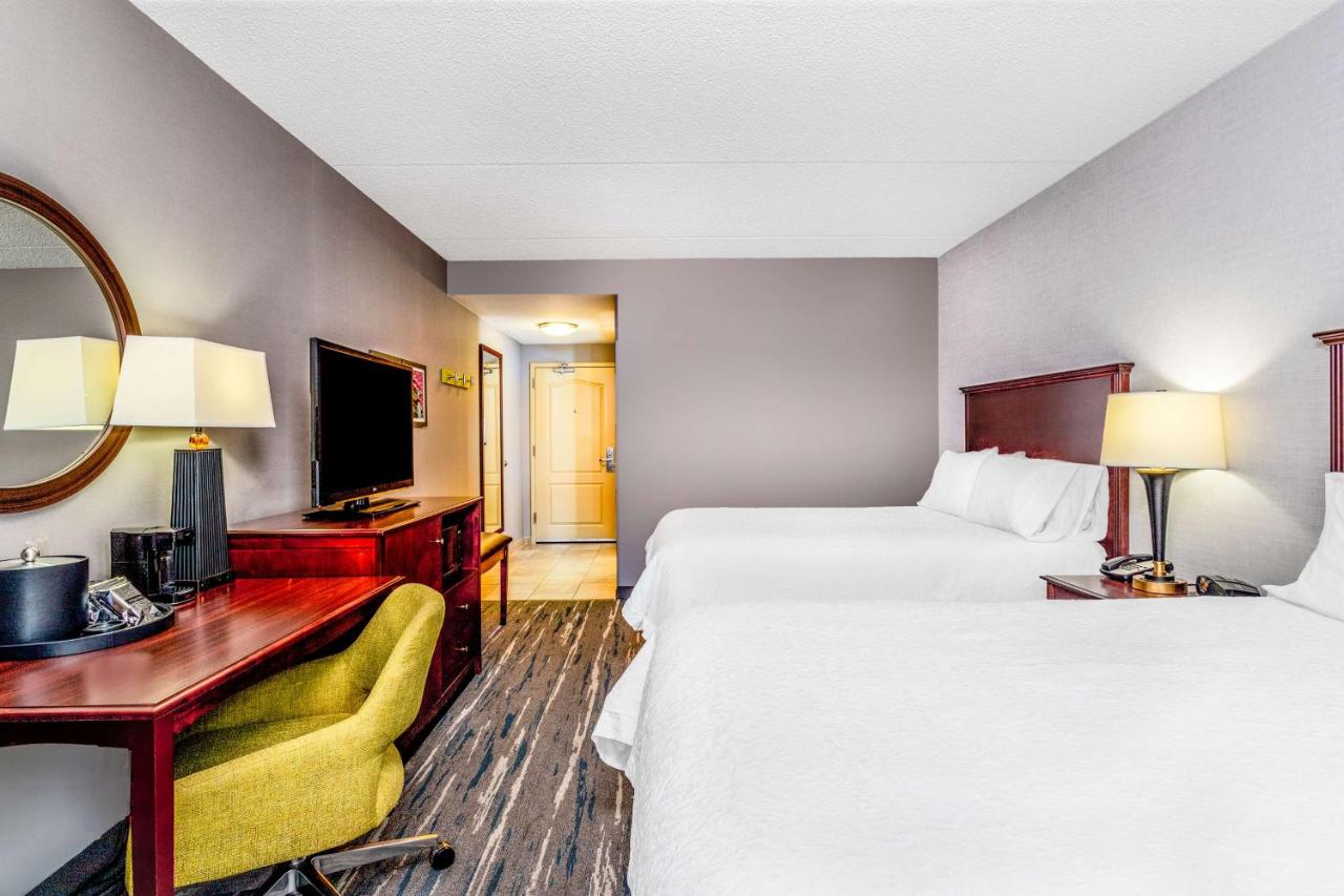 Queen Room at Hampton Inn Suites Minneapolis St Paul Arpt-Mall of America