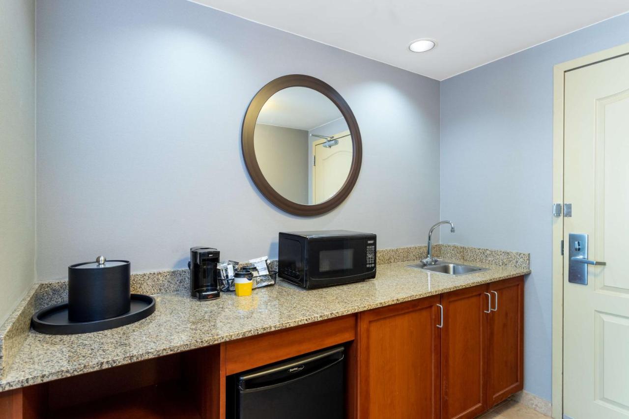Queen Suite with Sofa Bed at Hampton Inn Suites Minneapolis St Paul Arpt-Mall of America