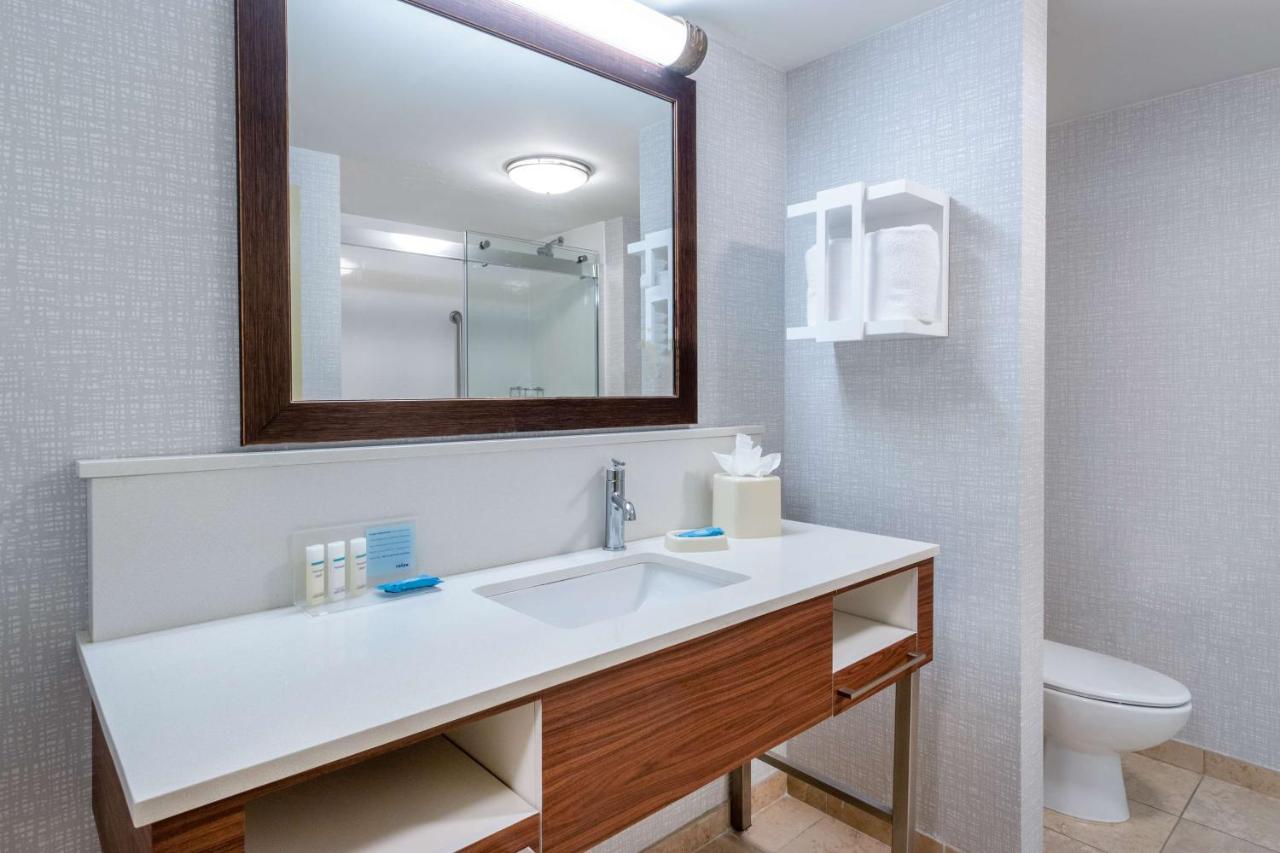 King Room at Hampton Inn Suites Minneapolis St Paul Arpt-Mall of America