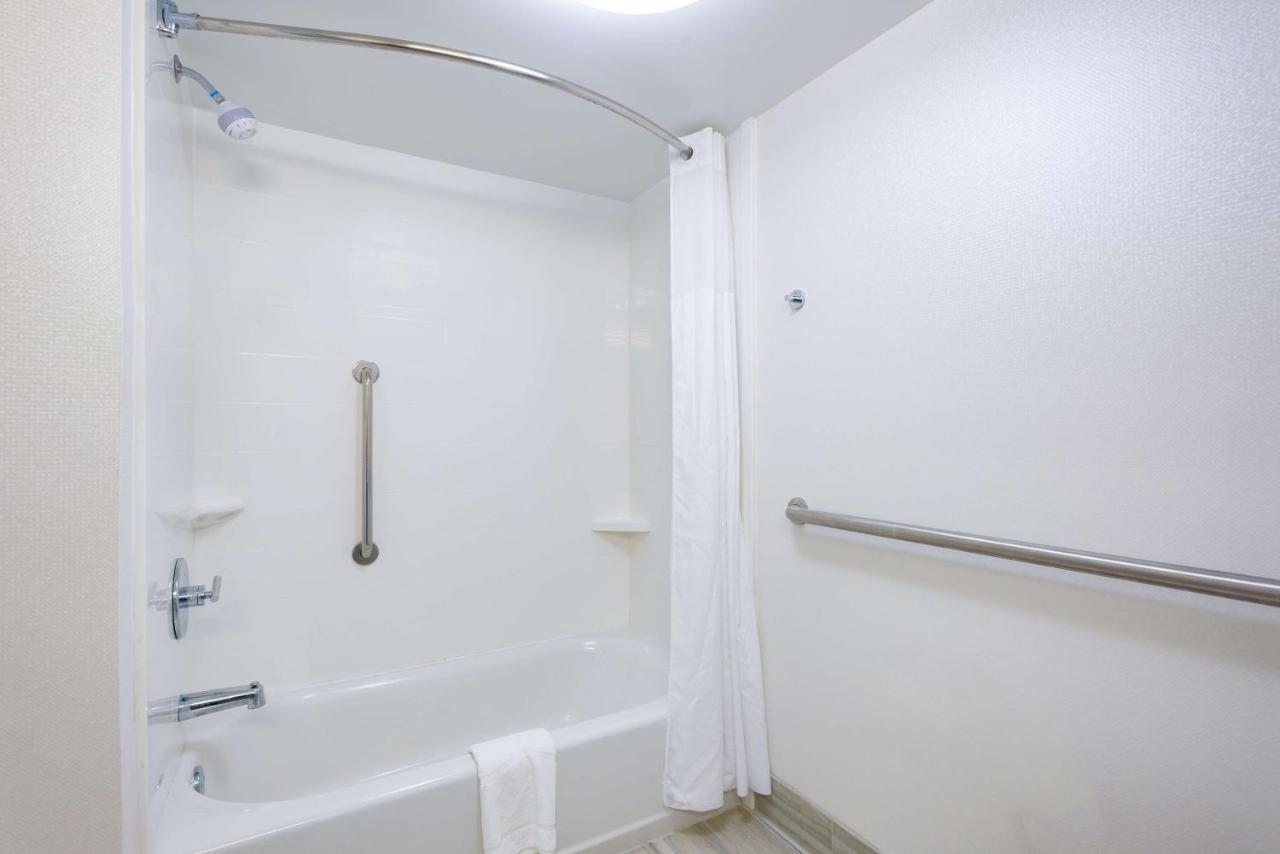 King Room - Disability Access/Non-Smoking at Hampton Inn Mount Airy