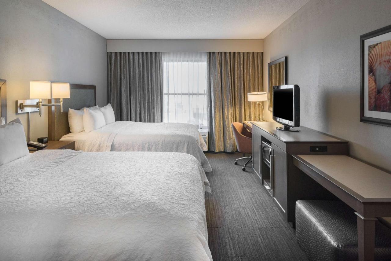 Queen Room - Non-Smoking at Hampton Inn Myrtle Beach-West
