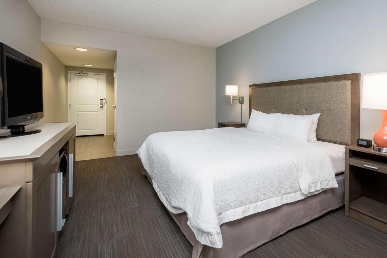 King Room with Bath Tub - Accessible/Non-Smoking at Hampton Inn Myrtle Beach-West