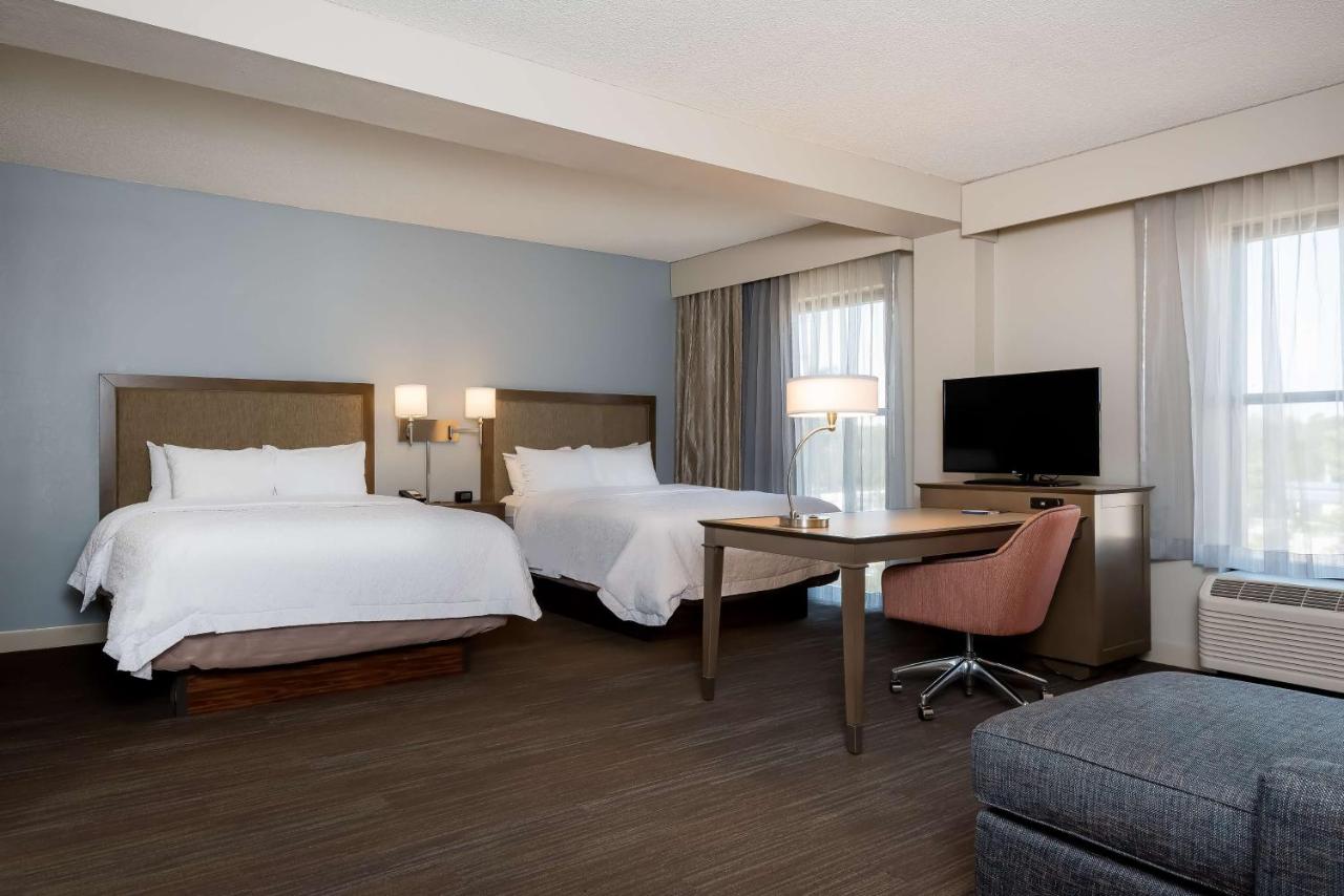 Non-Smoking Queen Oversized Room at Hampton Inn Myrtle Beach-West