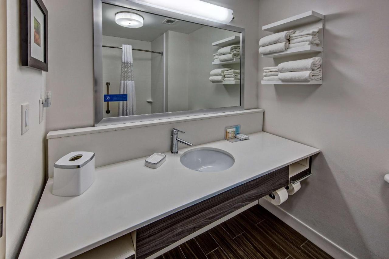 Queen Room with Two Queen Beds and Bath Tub - Disability/Hearing Accessible at Hampton Inn Newberry-Opera House