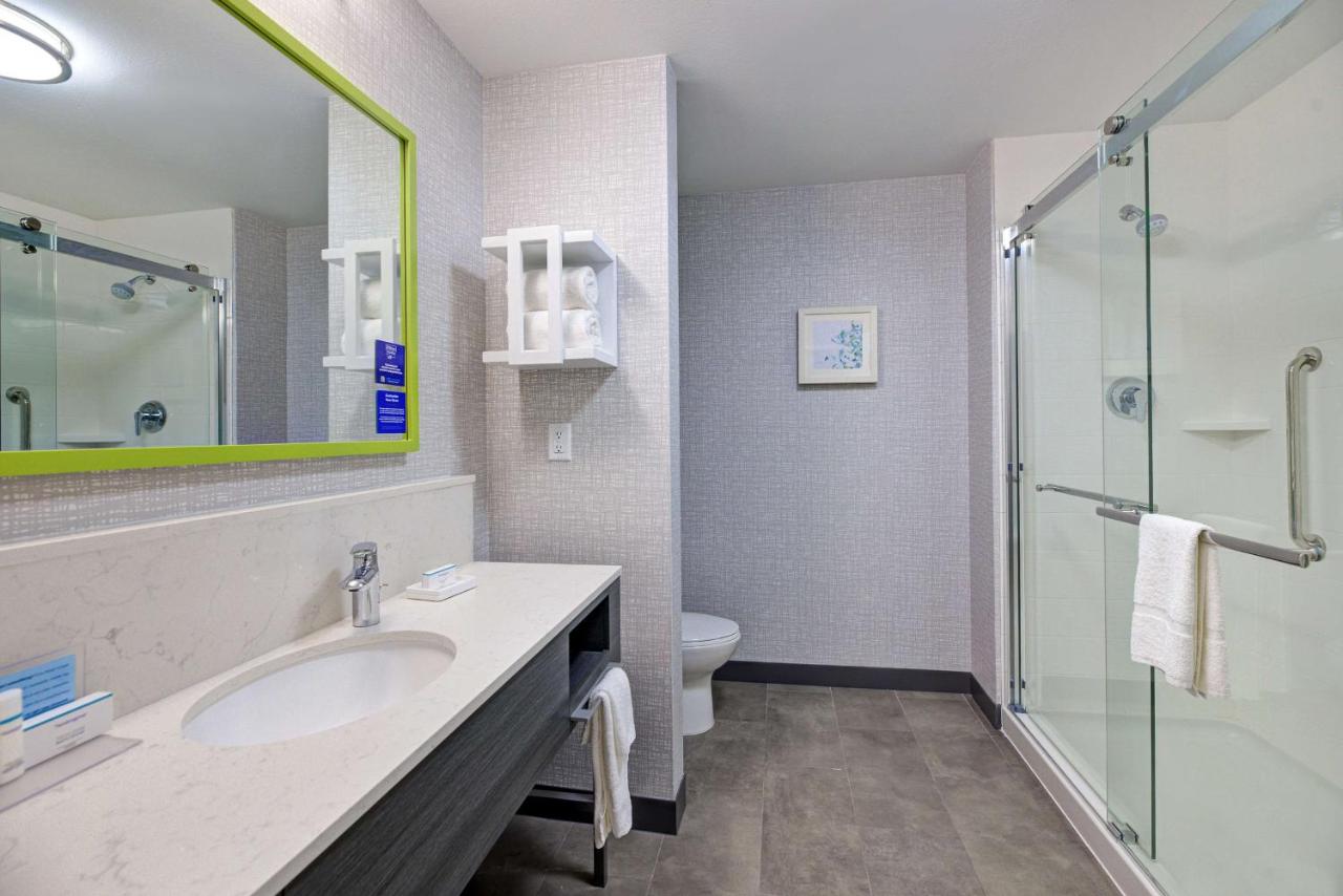 King Room at Hampton Inn & Suites Nacogdoches