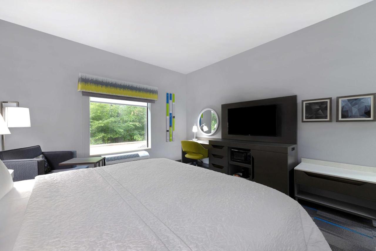 King Room at Hampton Inn & Suites Nacogdoches