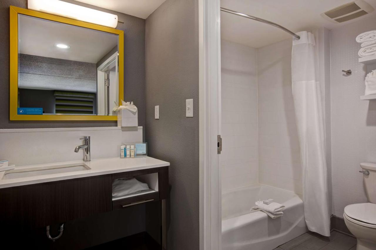 Queen Room with Two Queen Beds - Non-Smoking at Hampton Inn Olive Branch