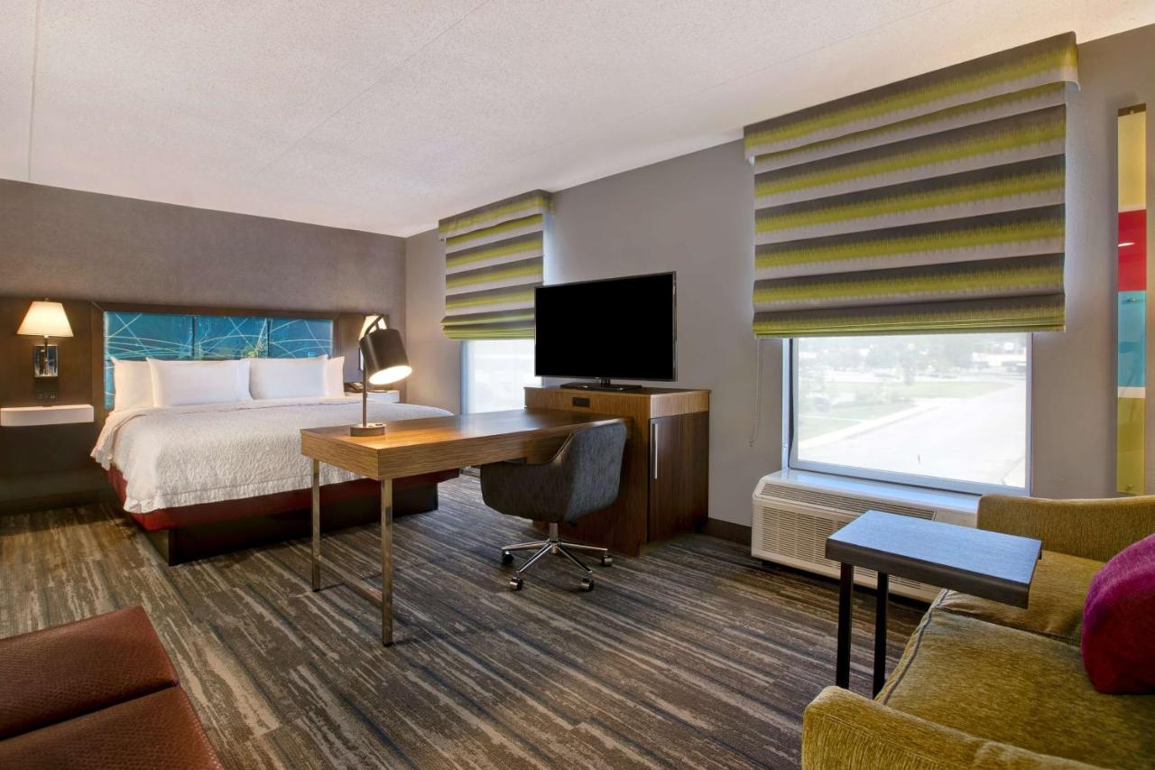 King Room at Hampton Inn Olive Branch