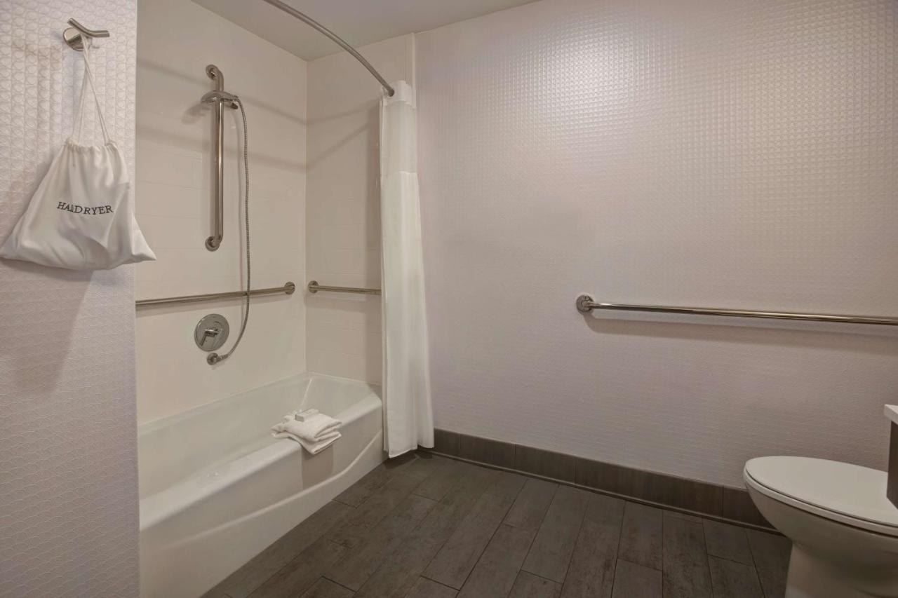 King Room - Disability Access at Hampton Inn Olive Branch