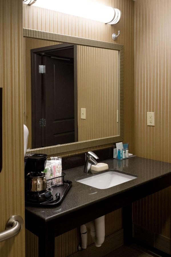 King Room - Non-Smoking at Hampton Inn Oxford/Conference Center