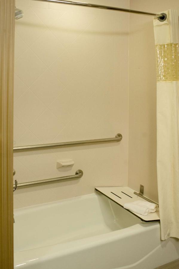 Queen Room with Two Queen Beds - Mobility Accessible/Non-Smoking at Hampton Inn Oxford/Conference Center