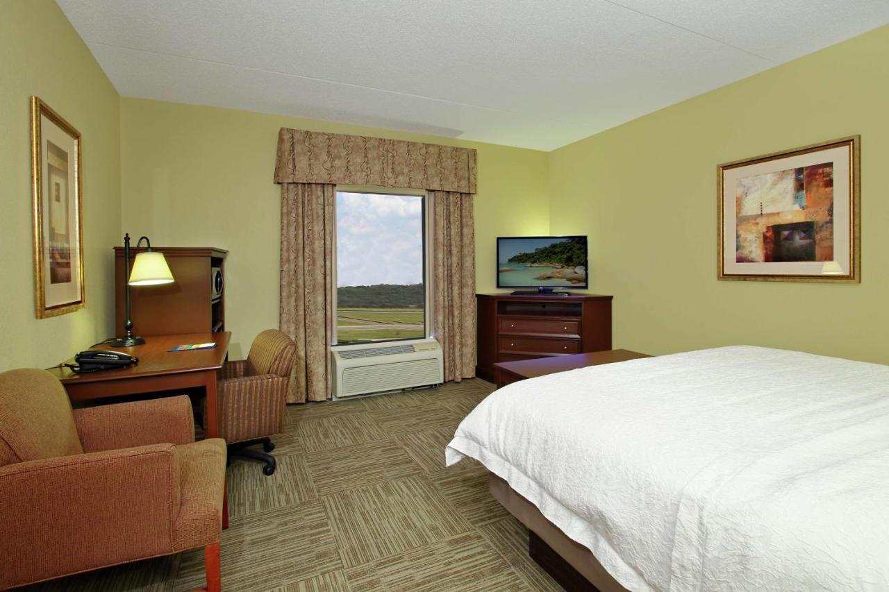 King Room - Non-Smoking at Hampton Inn & Suites Murray