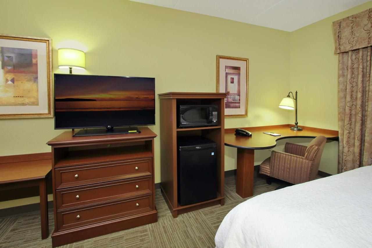 Queen Room with Two Queen Beds - Disability Access - Non-Smoking at Hampton Inn & Suites Murray