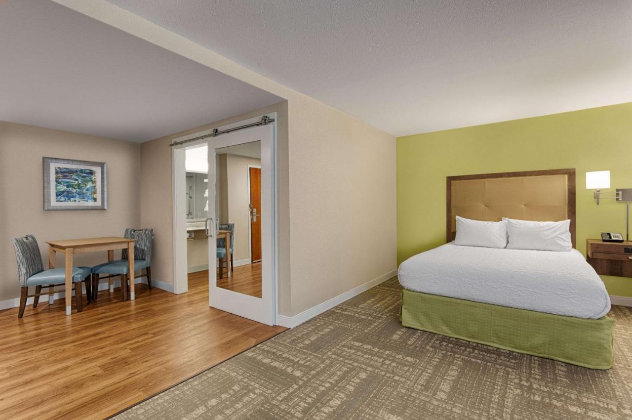 Queen Room with Two Queen Beds - Mobility/Hearing Access - Non-Smoking at Hampton Inn Pawleys Island - Litchfield