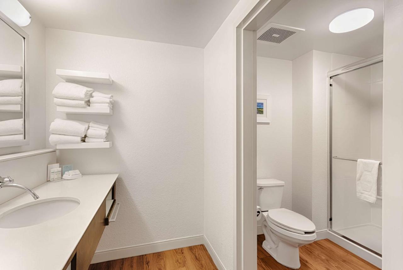 King Suite - Non-Smoking at Hampton Inn Pawleys Island - Litchfield