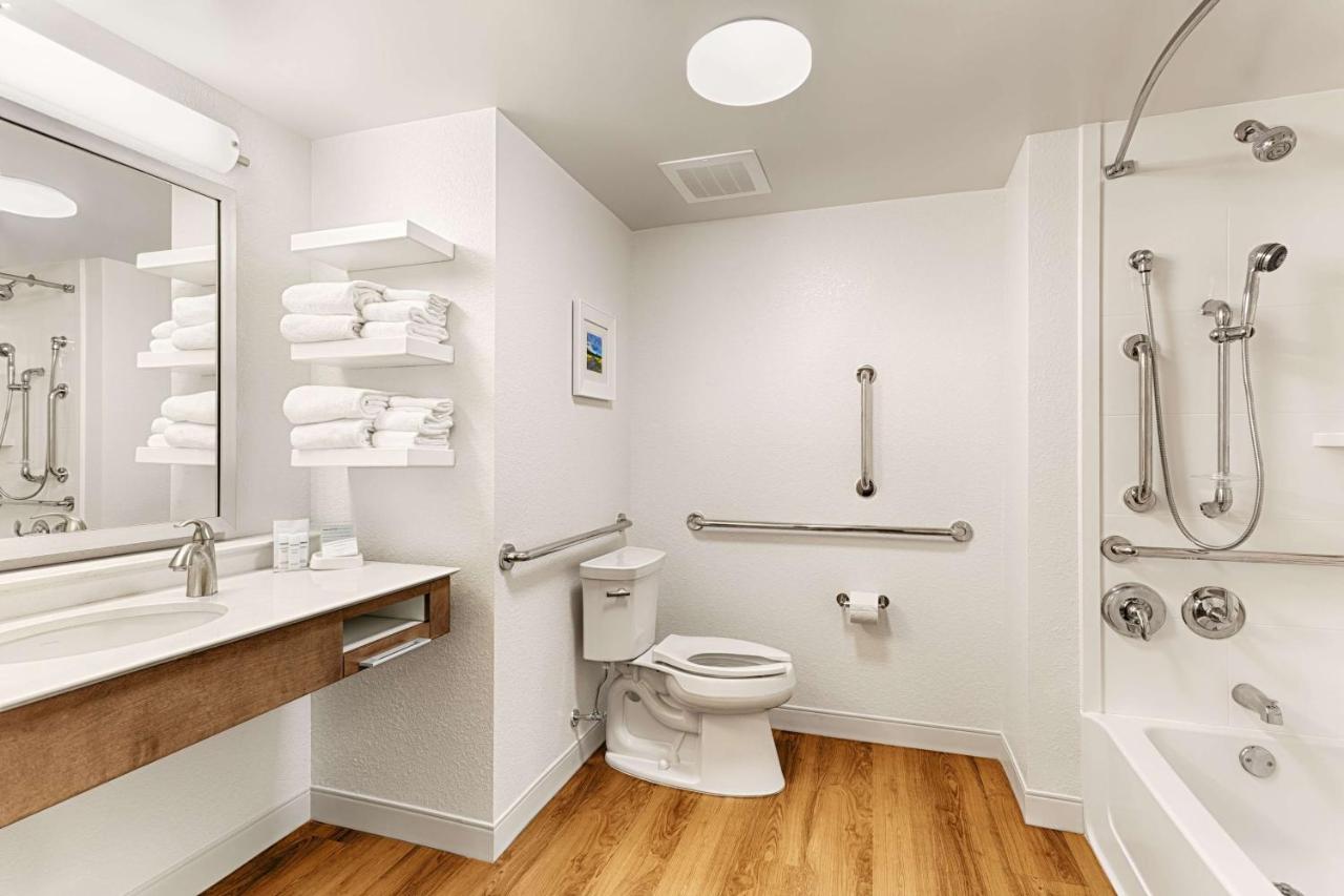 Queen Room with Two Queen Beds - Mobility/Hearing Access - Non-Smoking at Hampton Inn Pawleys Island - Litchfield