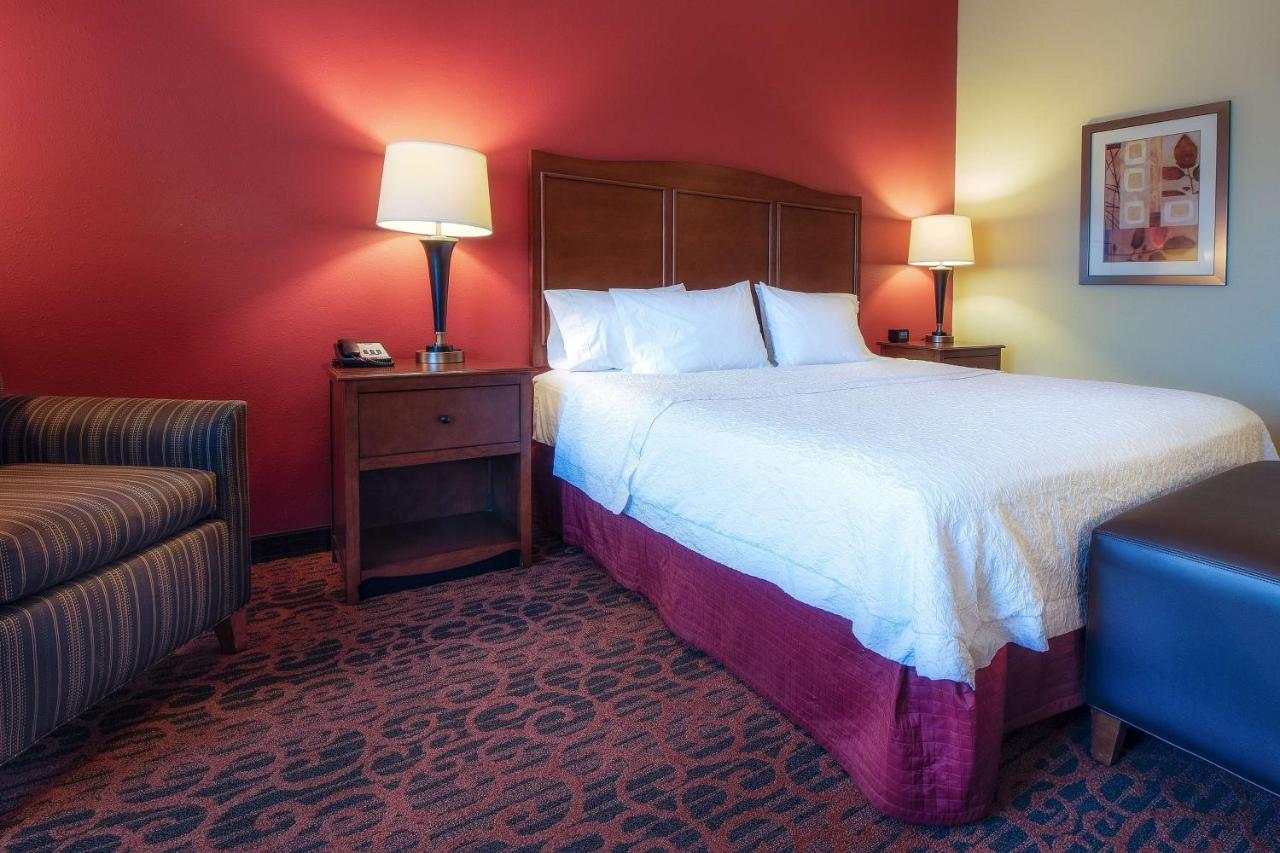 King Room - Hearing/Mobility Accessible at Hampton Inn Oxford/Miami University Area