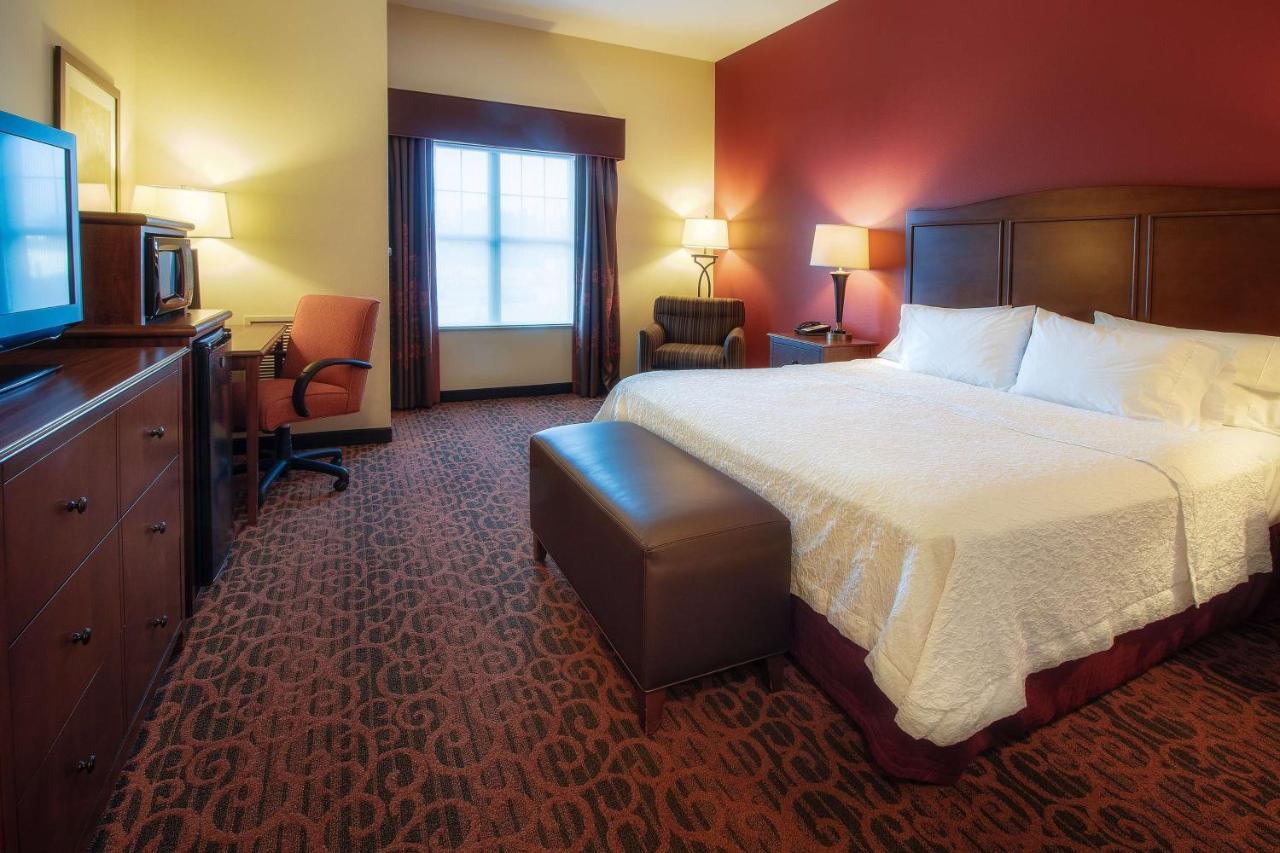 King Room - Hearing/Mobility Accessible at Hampton Inn Oxford/Miami University Area