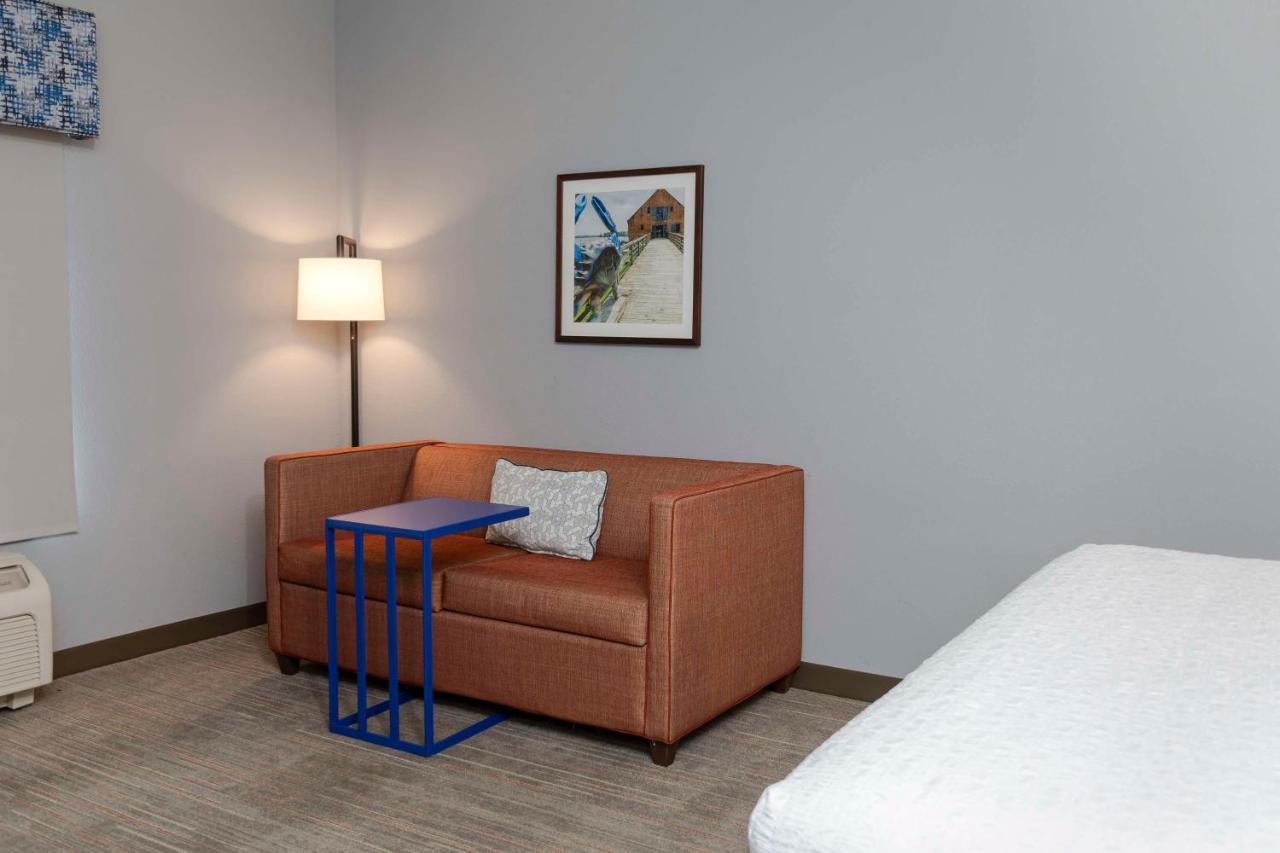 Deluxe King Room at Hampton Inn Greenville