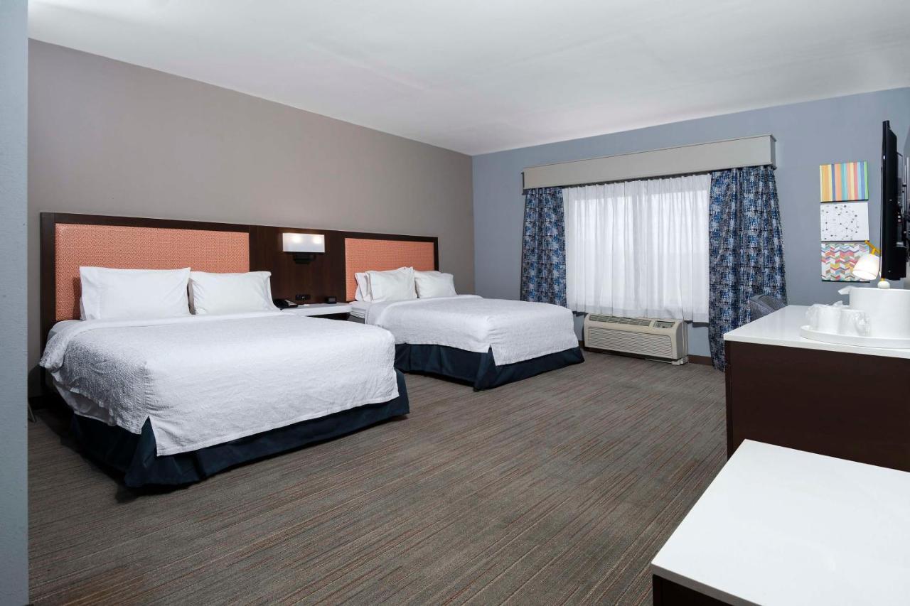King Room with Sofa Bed - Mobility/Hearing Accessible -with Roll-In Shower Non-Smoking at Hampton Inn Greenville