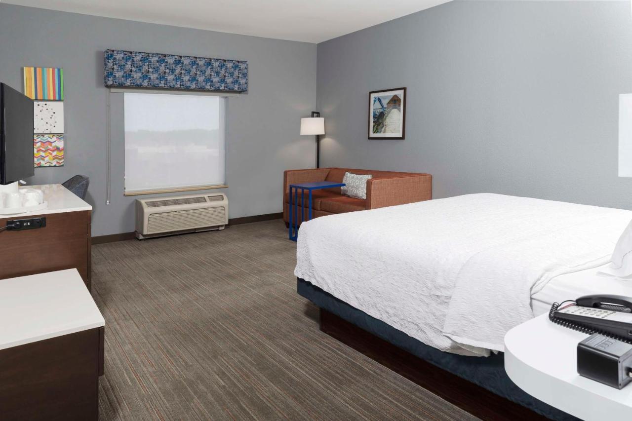 Deluxe King Room at Hampton Inn Greenville
