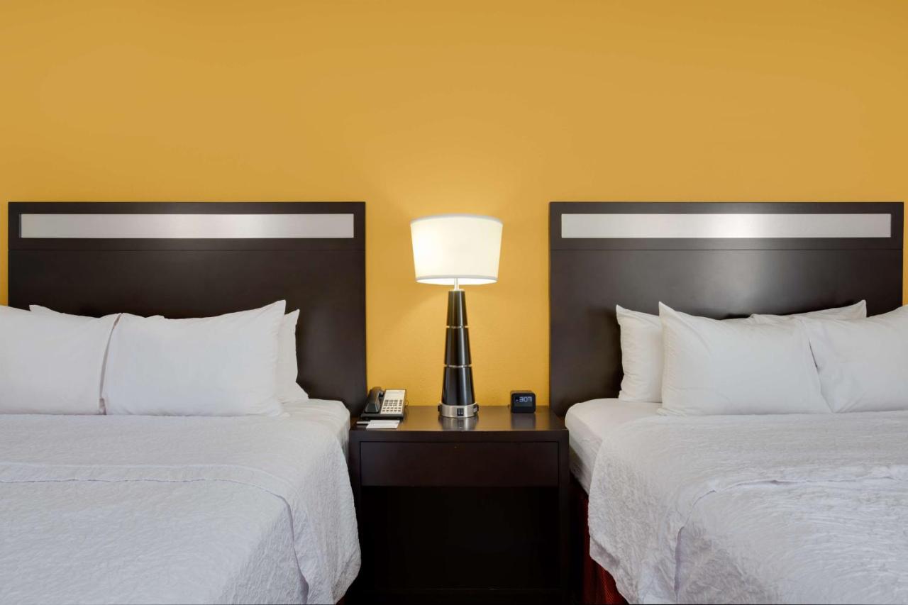 Queen Room - Non-Smoking at Hampton Inn Pittsburgh/West Mifflin