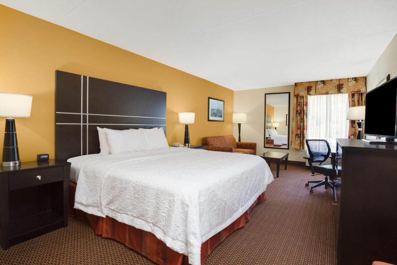 King Room - Non-Smoking at Hampton Inn Pittsburgh/West Mifflin