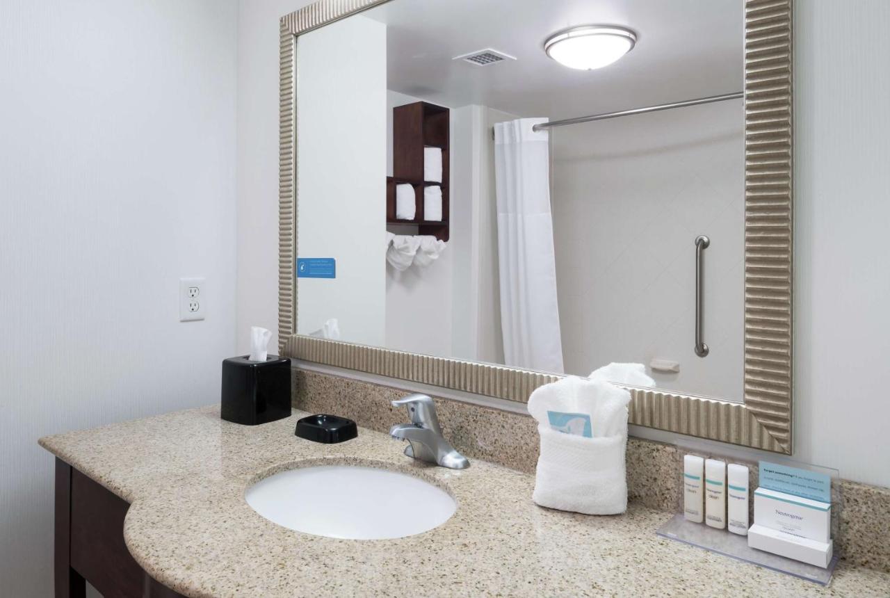 Queen Room - Non-Smoking at Hampton Inn & Suites Panama City Beach-Pier Park Area