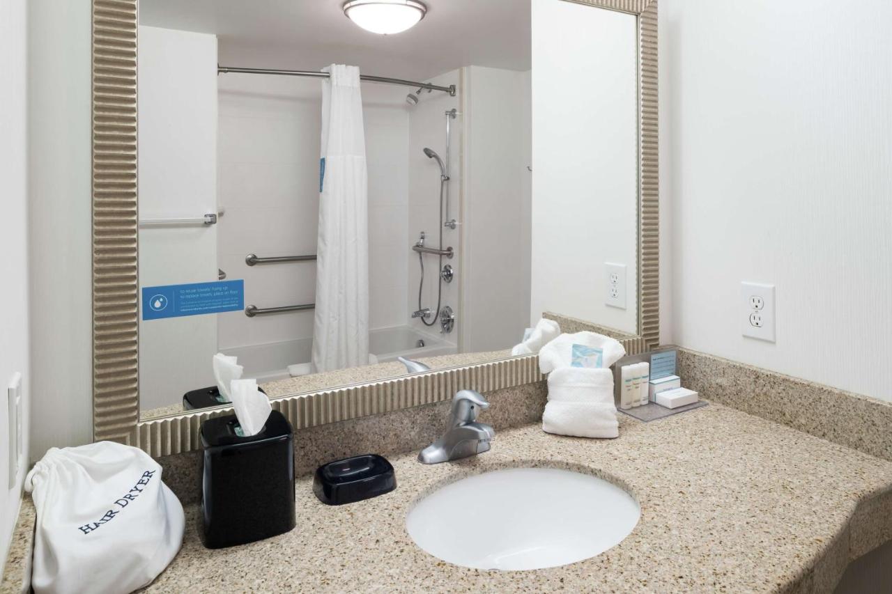 Queen Room with Two Queen Beds - Disability/Hearing Access with Bath Tub - Non-Smoking at Hampton Inn & Suites Panama City Beach-Pier Park Area