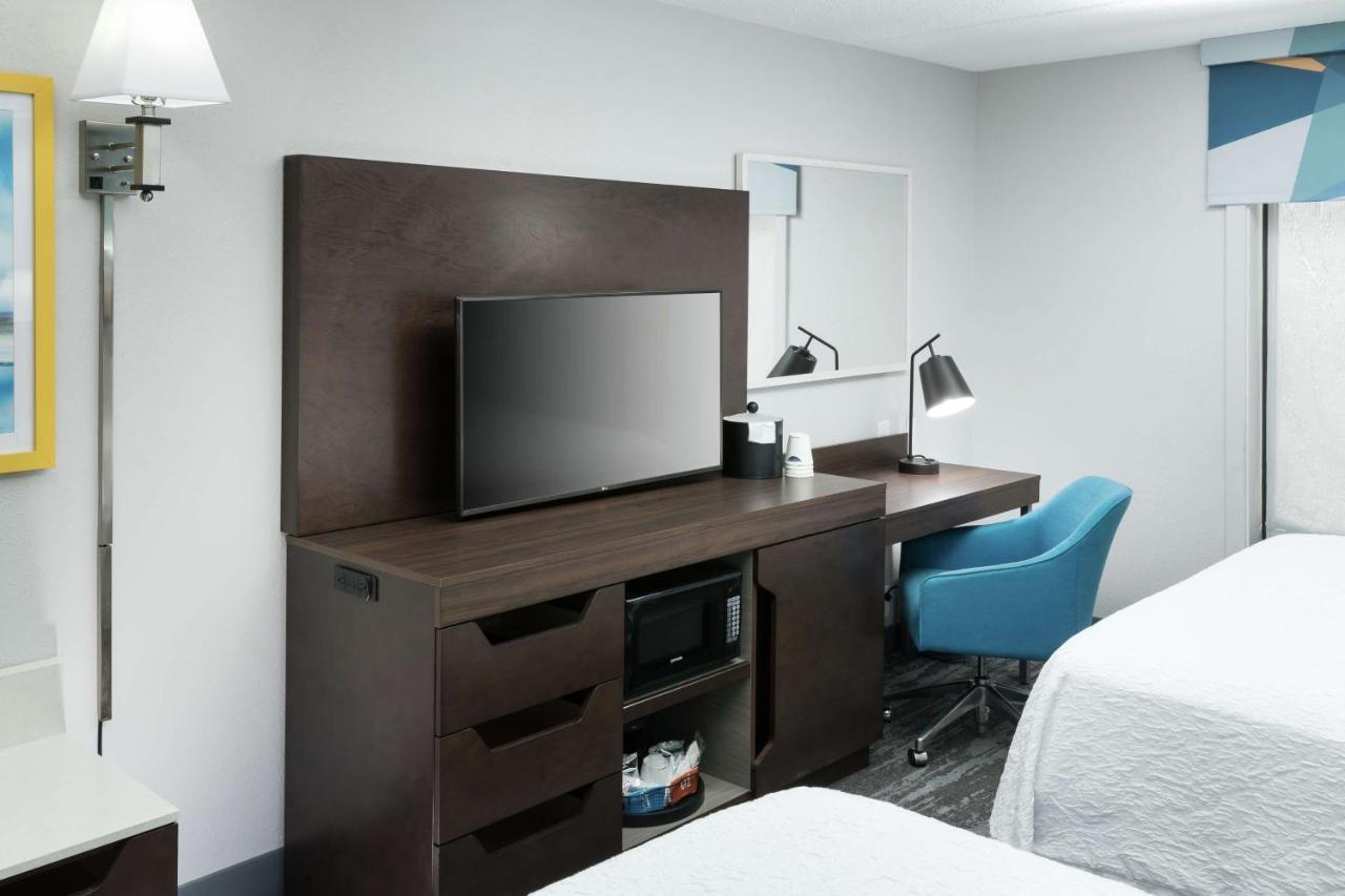Queen Room - Non-Smoking at Hampton Inn & Suites Panama City Beach-Pier Park Area