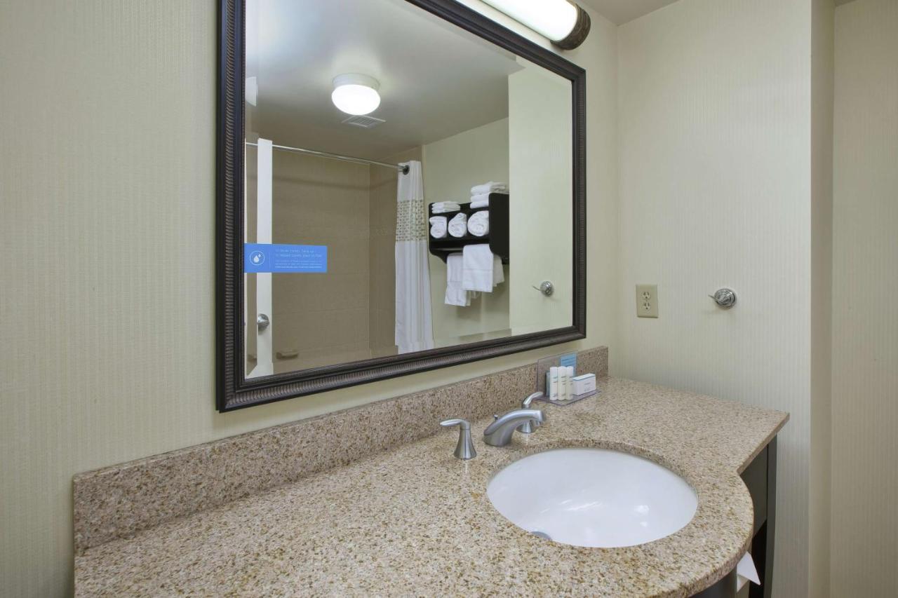 Large King Room at Hampton Inn & Suites Plattsburgh