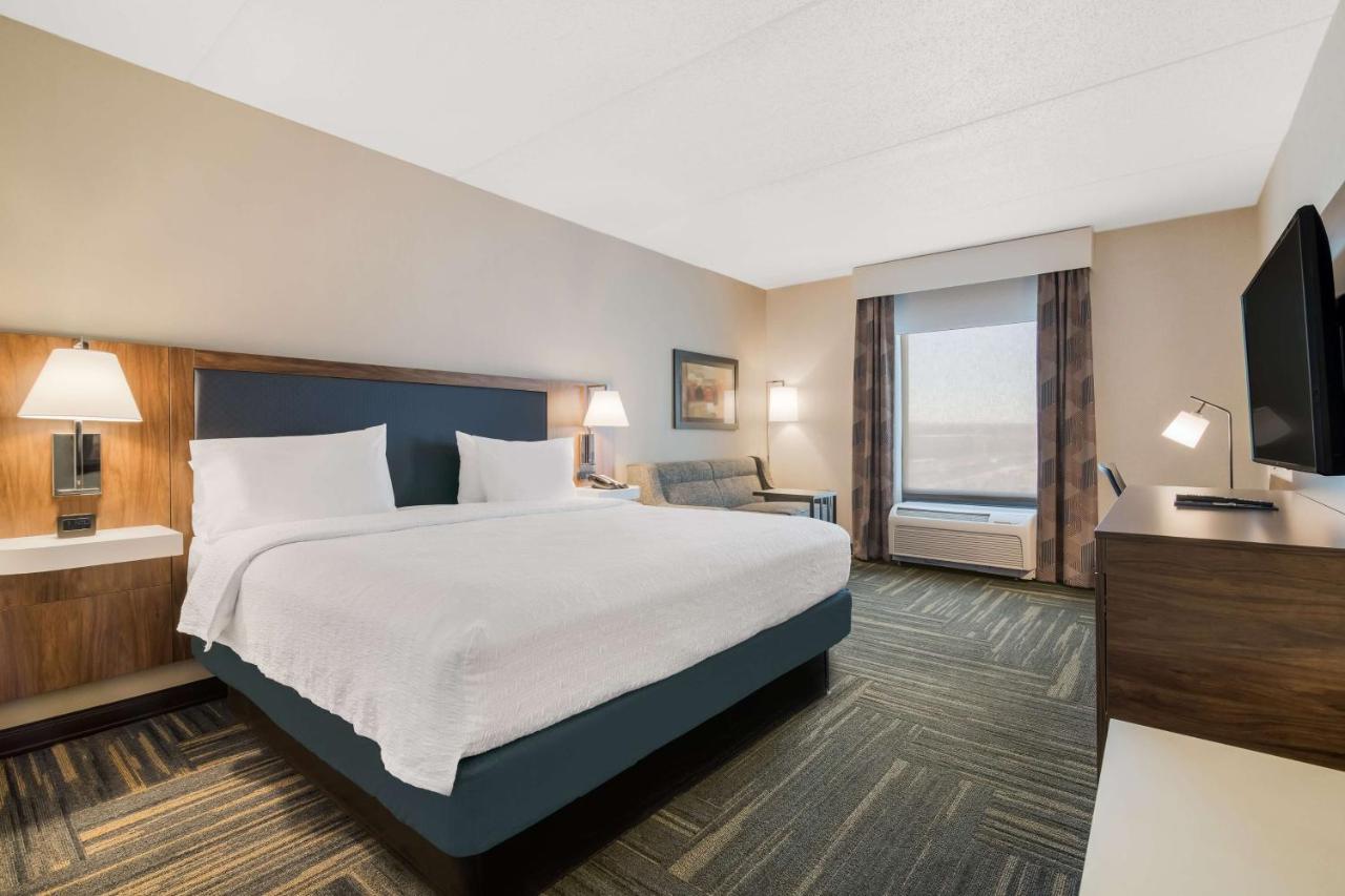 Large King Room at Hampton Inn & Suites Plattsburgh