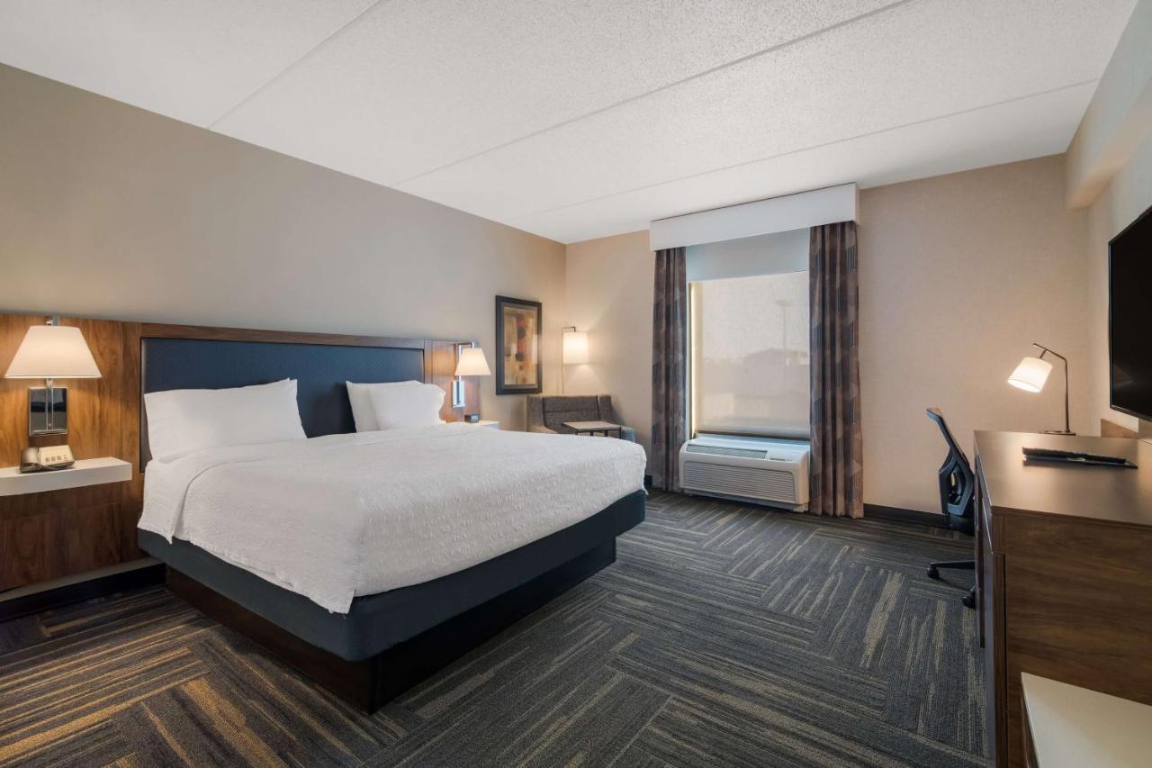 King Room at Hampton Inn & Suites Plattsburgh
