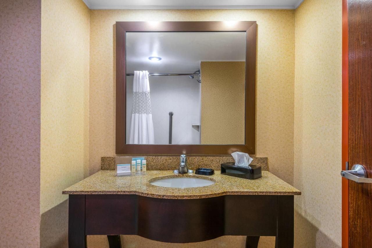 Queen Room with Two Queen Beds - Non-Smoking at Hampton Inn Parkersburg-Mineral Wells