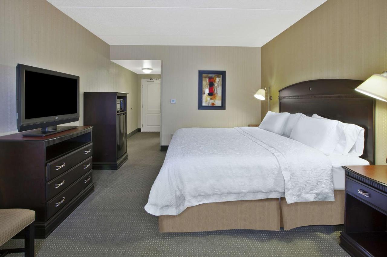 Large King Room at Hampton Inn & Suites Plattsburgh