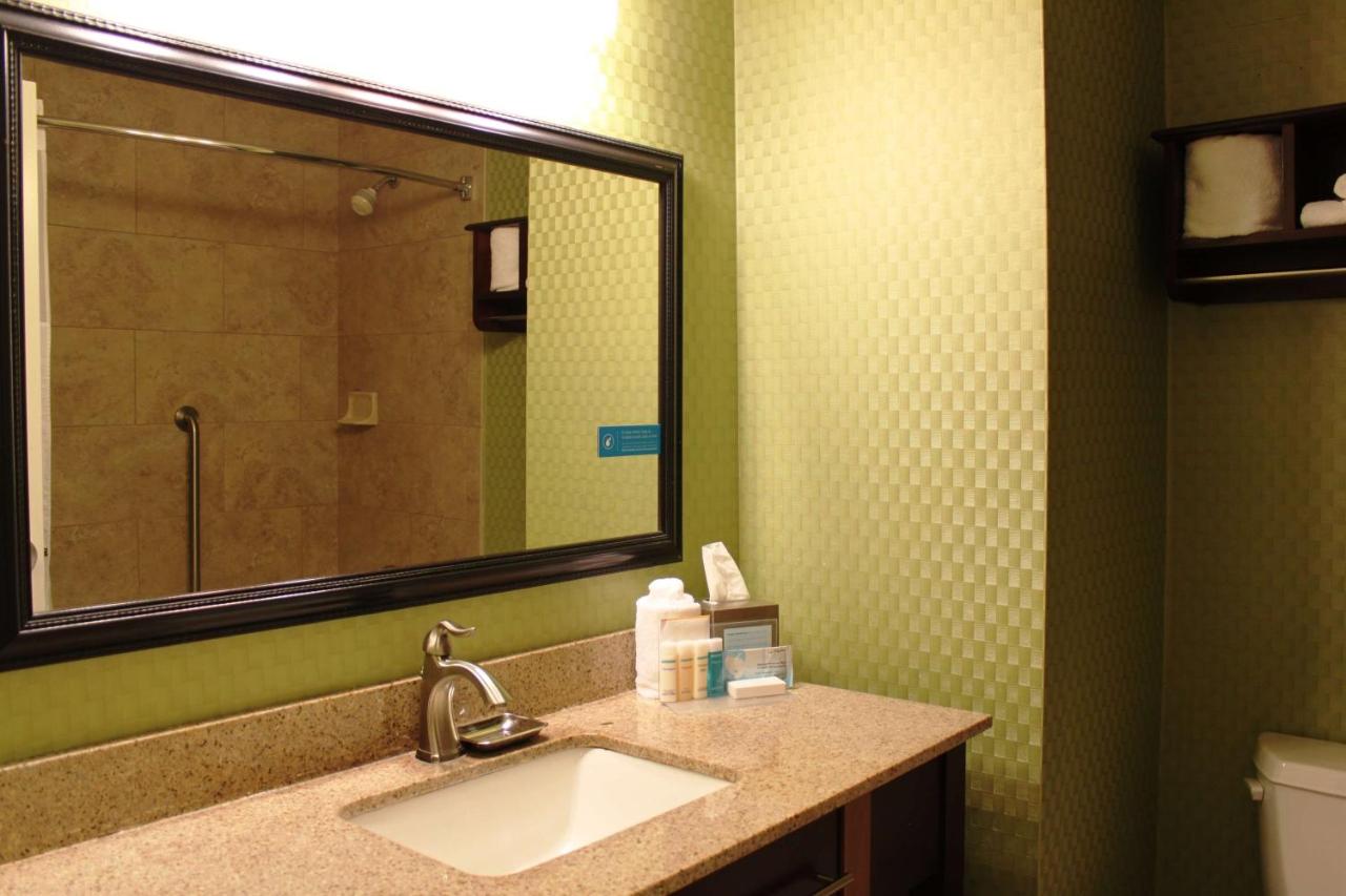 King Room - Non-Smoking at Hampton Inn Perry