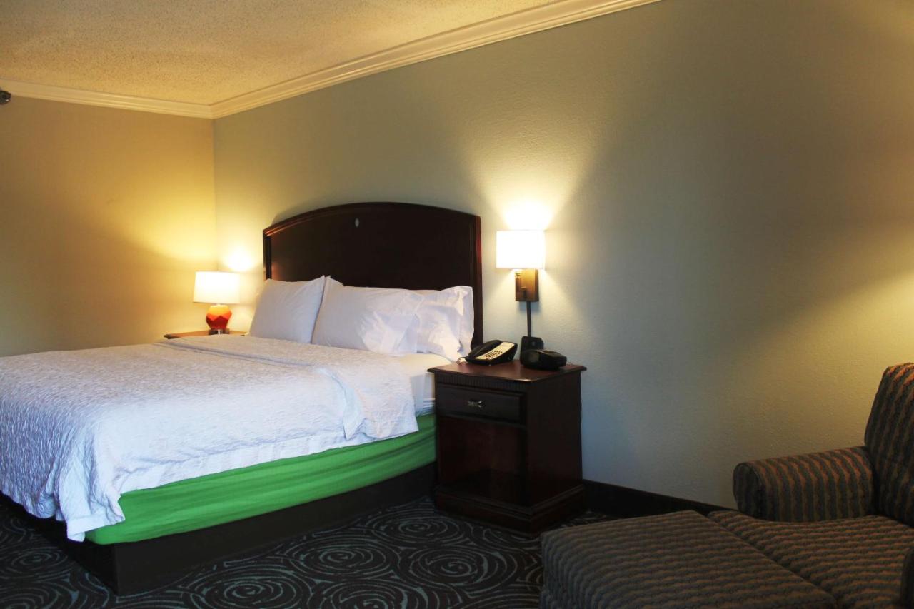 King Room with Roll-In Shower - Disability Access at Hampton Inn Perry