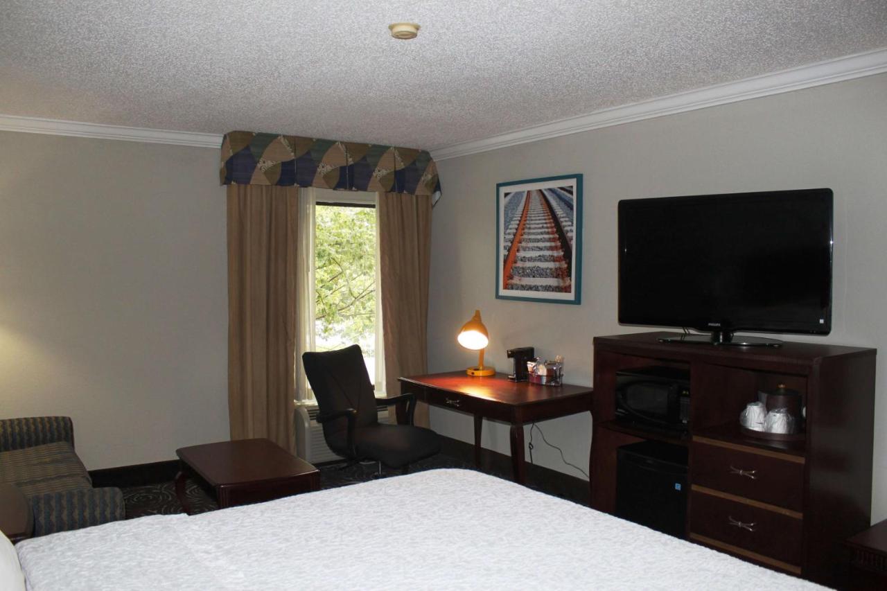 King Study Room - Non-Smoking at Hampton Inn Perry