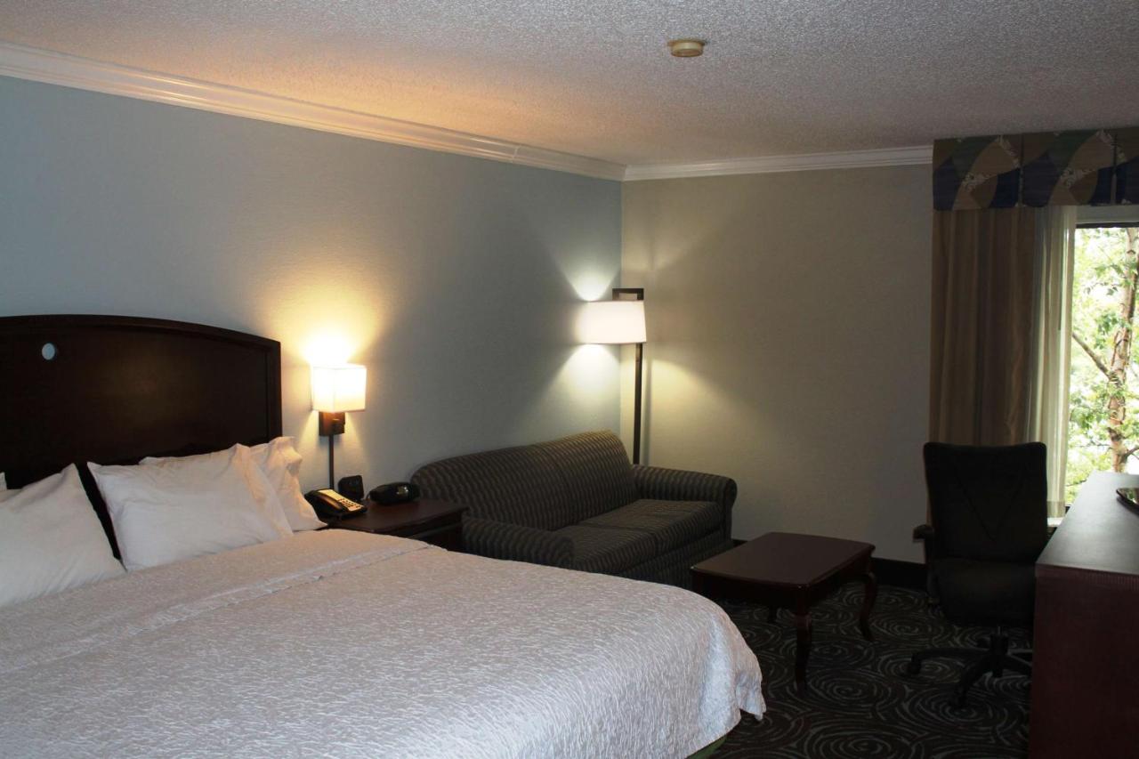 King Study Room - Non-Smoking at Hampton Inn Perry