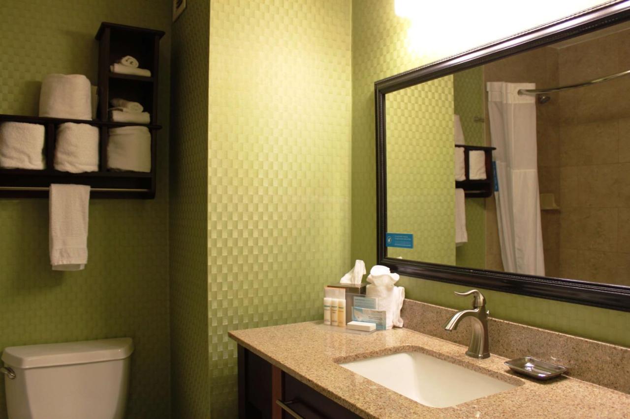 Double Room with Two Double Beds - Non-Smoking at Hampton Inn Perry